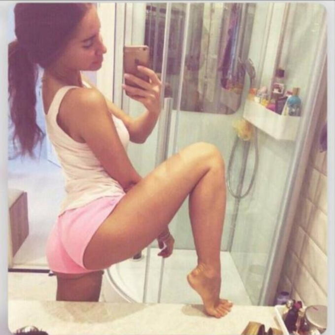 Annuncio Escort Ads -   DARIA          STUDENTESSA        21ANNI     NOVITA FISICO MOZZAFIATO,     SOLO ITALIANI